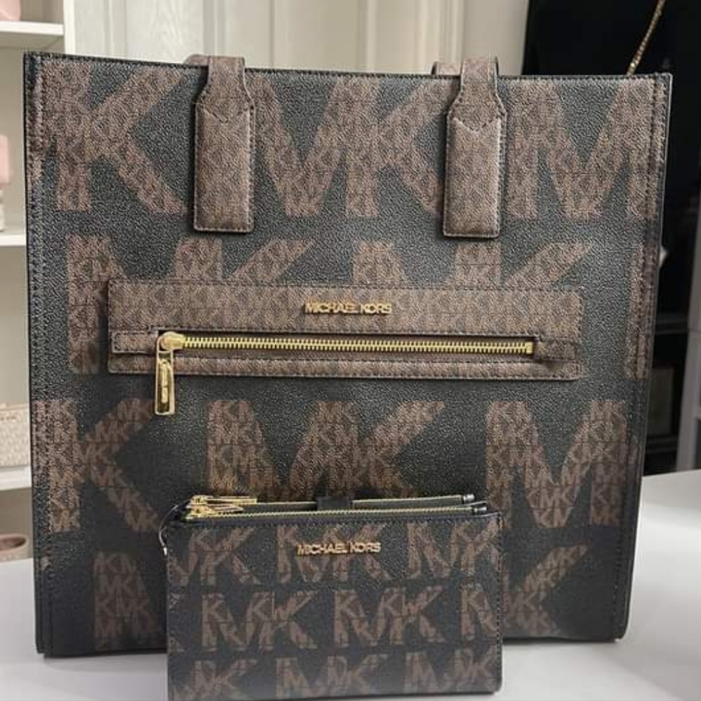 💥Sold💥Authentic Michael Kors